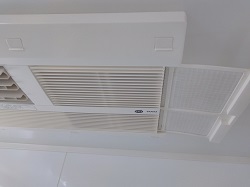 お掃除でキレイになった換気扇フィルター